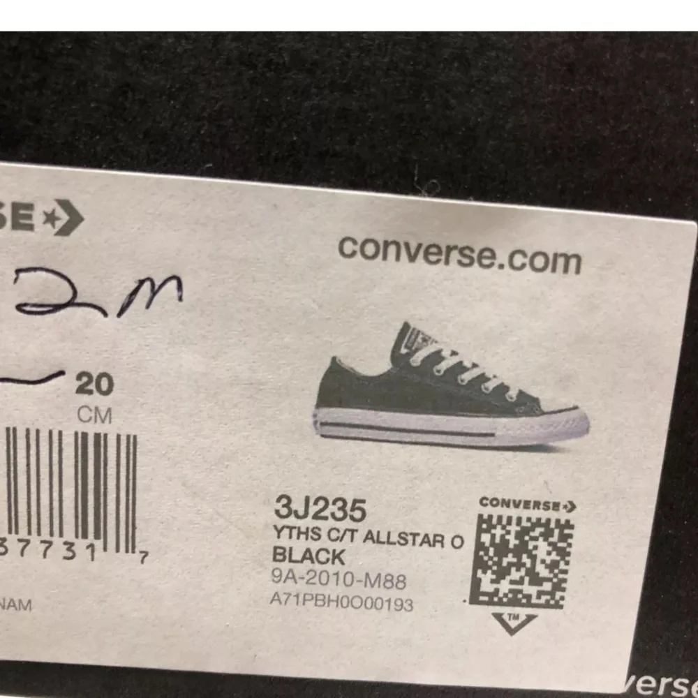 Converse Youth Chuck Taylor All Star Low Top Sneakers Black, Girls’ Size 2 M.